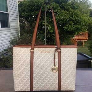 Mk Sady vanilla handbag nwt